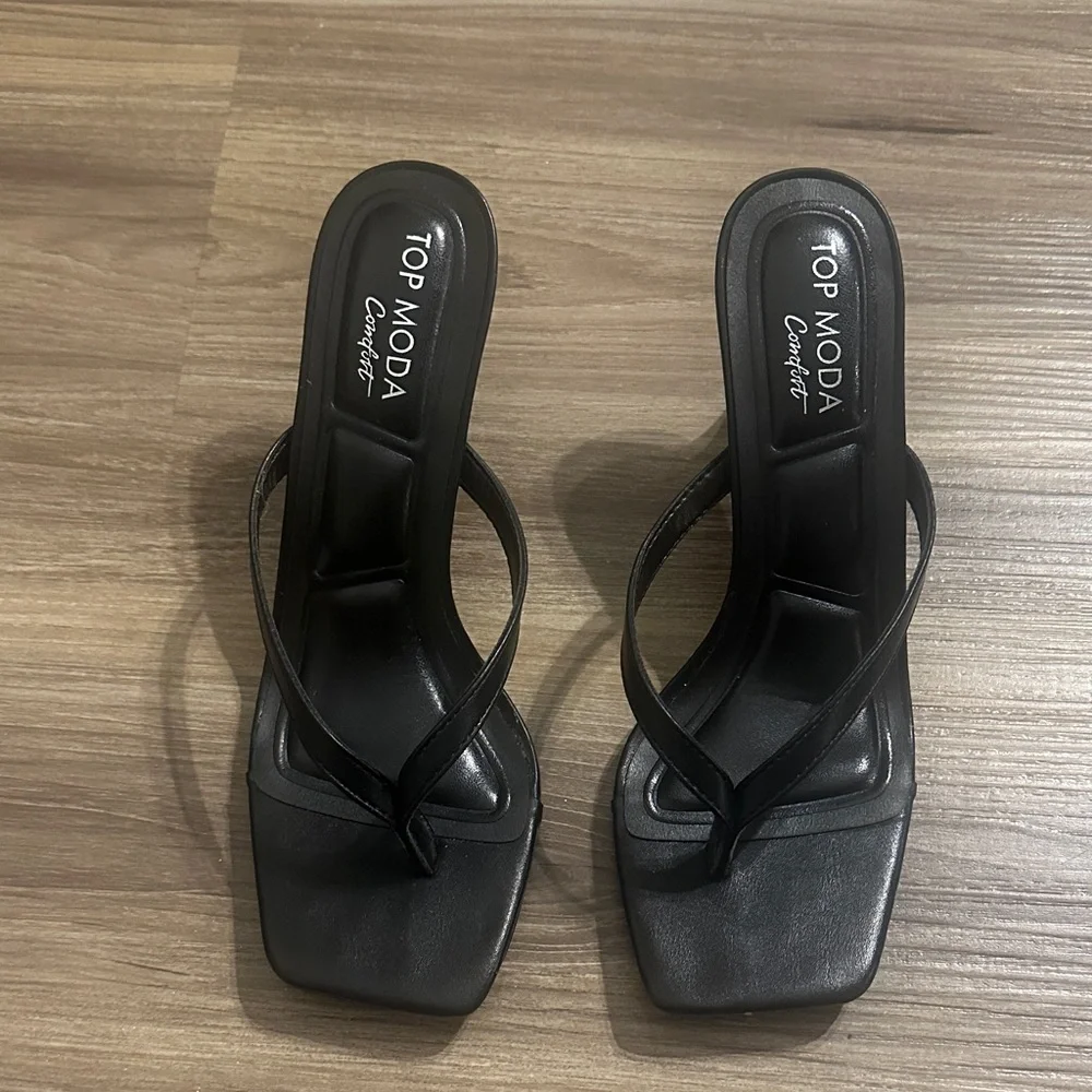 Fashion Nova Top Moda Black Thong Heels - Picture 1 of 5